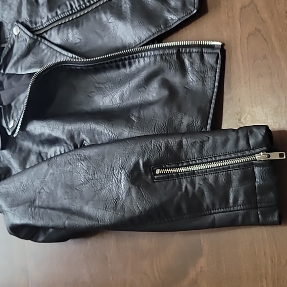 Moto jacket size M Black Zipper closure great pre-owned condition casual - Picture 13 of 13